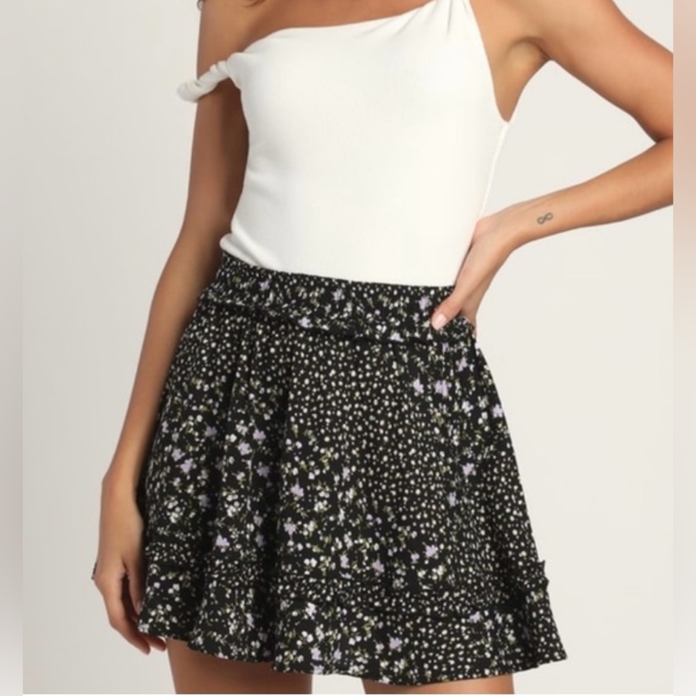 Lulus Black Floral Skirt – Size Medium